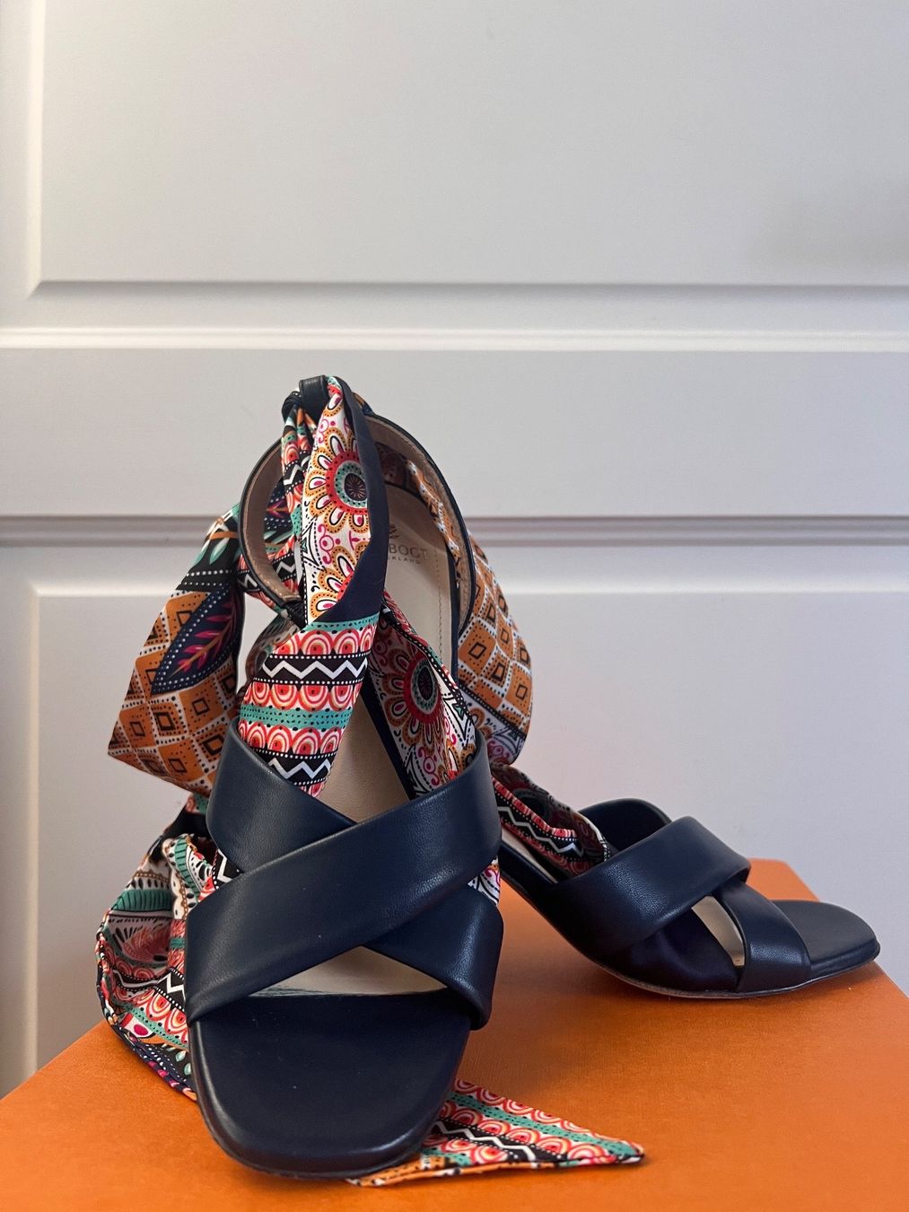 Navyboot Scarpe da donna: Navyboot Tie-up Sandals – Usato da Corsier-sur-Vevey venduto da Kristina.Nova 3