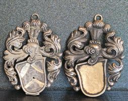 2 historische Wappen-Applike „Studentika Wappen" a. Silber
