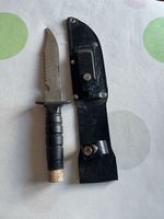 Outdoormesser mit Scheide