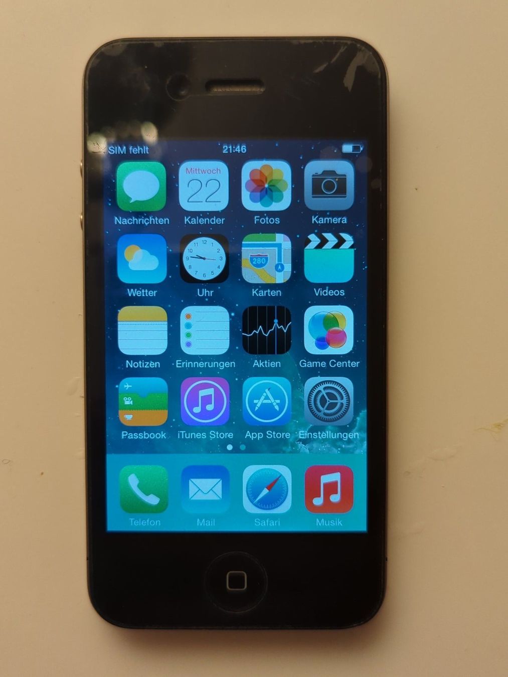 Apple Handys / Smartphones: iphone 4 black 16gb with new battery – Gebraucht aus Bellinzona von SuisseElectronics