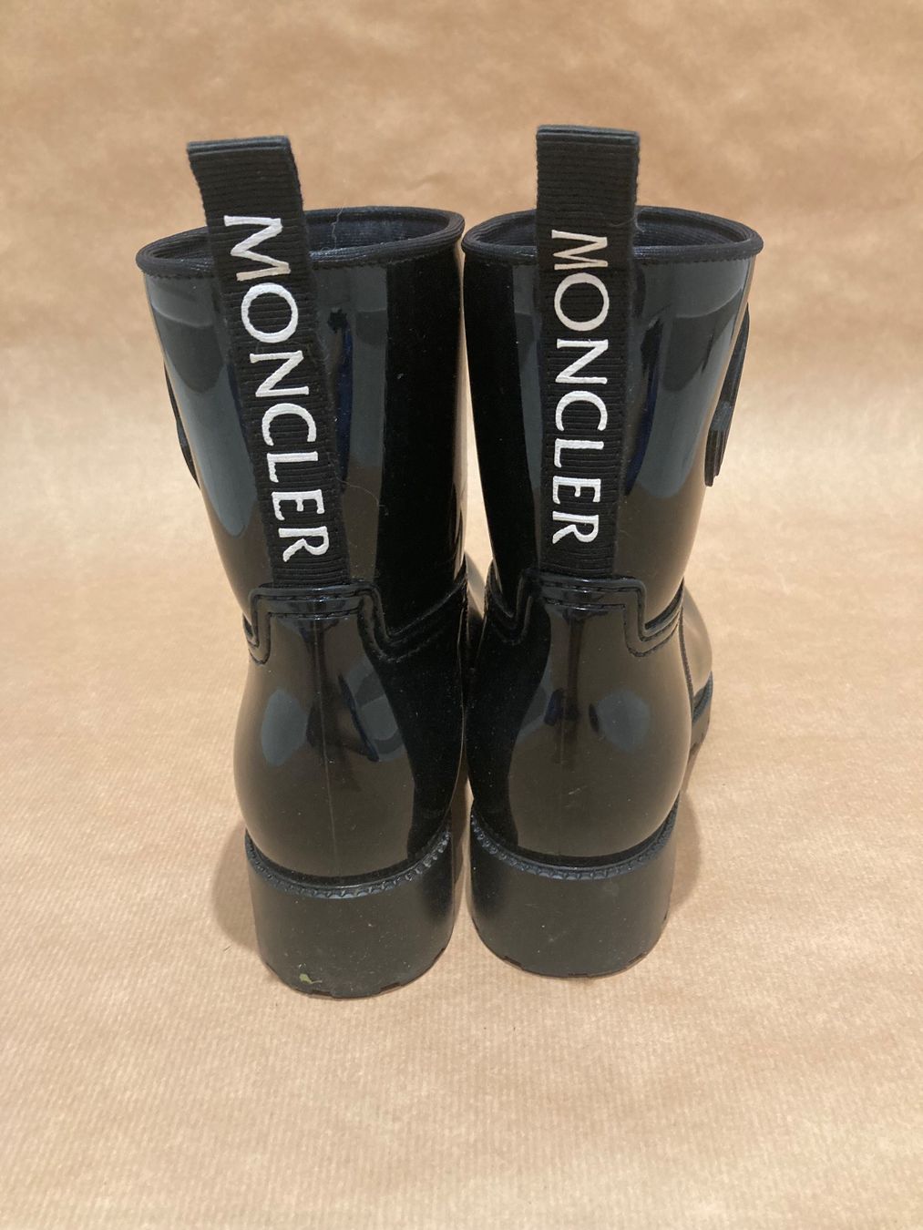 Moncler Scarpe da donna: Moncler stivali pioggia no 36 – Usato da Paradiso venduto da Kayakara 1