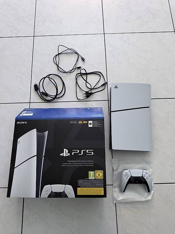 Consoles: PS5 Digital Edition – D'occasion à Urtenen-Schönbühl par ninociotti