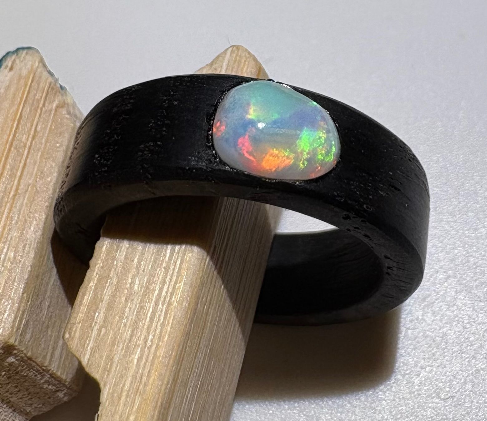 Anelli: Ring Australischer Crystal-Opal+Mooreiche, Grösse 55 – Nuovo (secondo la descrizione) da Wilen b. Wil venduto da Tschirio