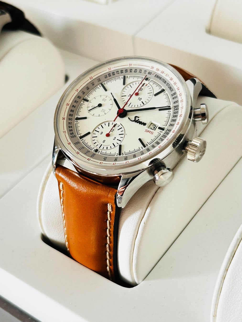 Sinn Orologi: SINN 910 SRS Flyback Column Whel Chronograph. New/Garantie. – Nuovo e nell'imballaggio originale da Genève venduto da GLwatchsa 7
