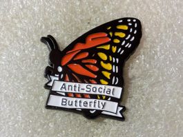 Ansteckpin 173: Anti Social Butterfly