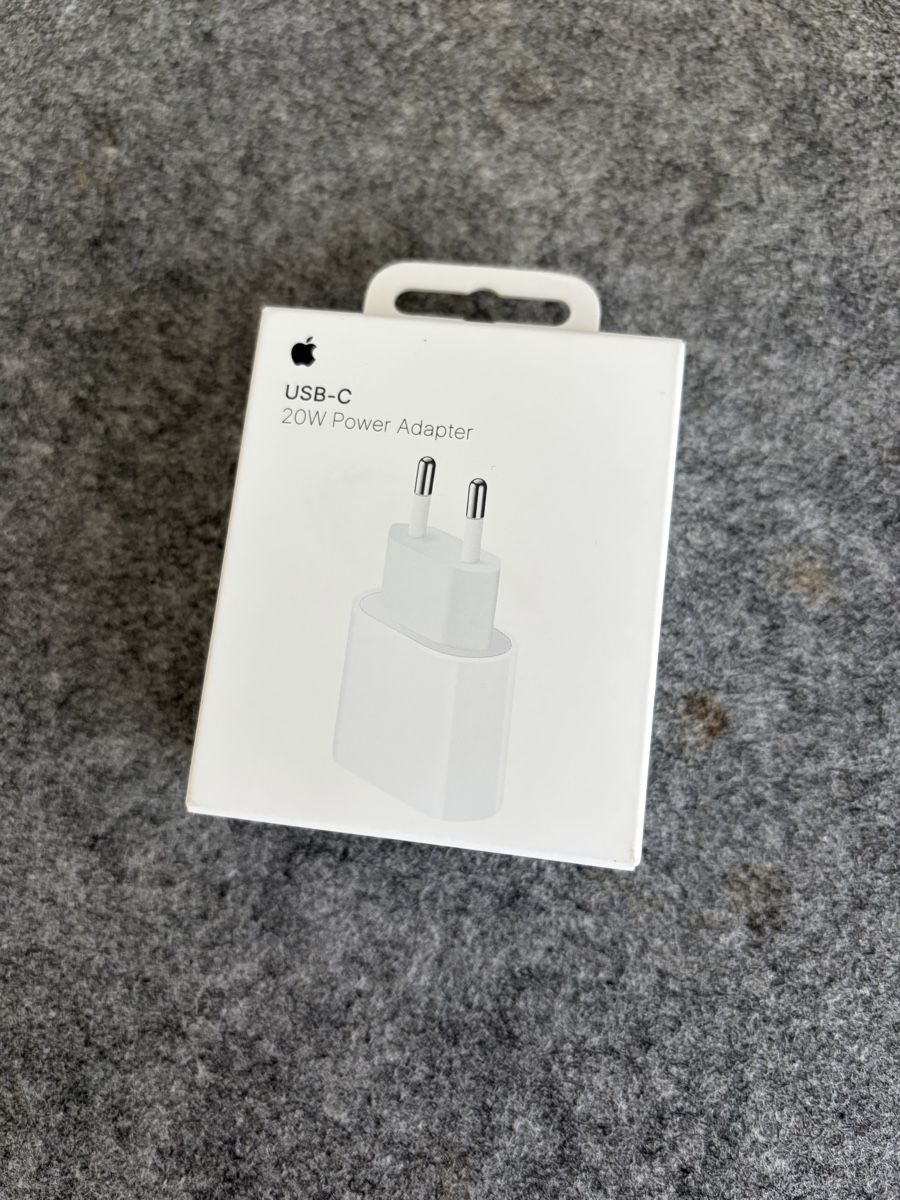 Apple Caricabatterie: Apple 20W USB-C Power Adapter neu & originalverpackt – Nuovo e nell'imballaggio originale da Brüttisellen venduto da Molemo