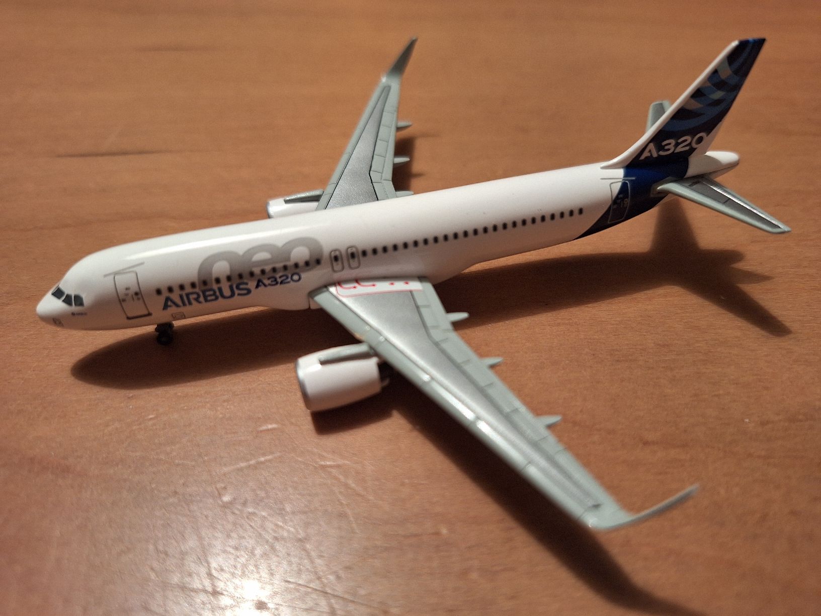 Airbus Kit di modellismo & Modellini statici: Airbus A320neo Modell 1:400 – Usato da Sargans venduto da nicsam1815 1