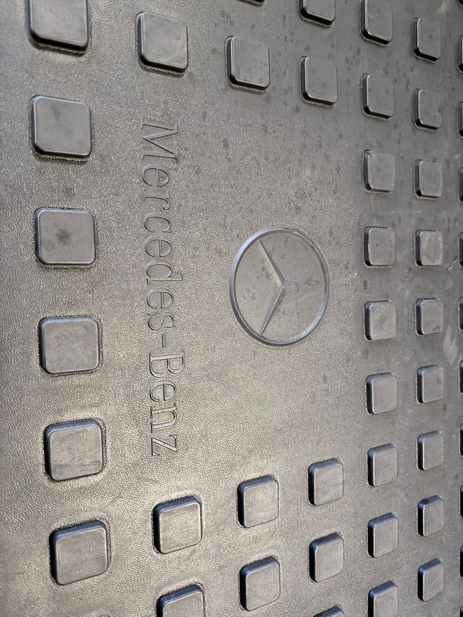 Mercedes-Benz Tutti pezzi di ricambio auto: Bac de coffre Mercedes GLA – Usato da Donneloye venduto da Jad_tui 1