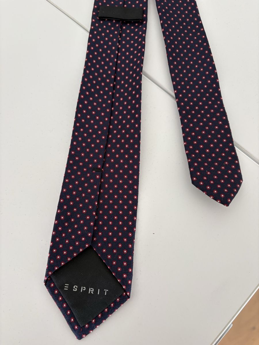 Esprit Cravatte: Smart Navy Esprit Tie with Red Pin Dots – Usato da Obbürgen venduto da cla_x9h6 1