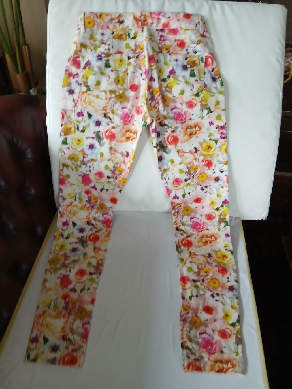 MSGM Pantaloni: MSGM Hose, mit bunten Blumen, nr.40 – Usato da Zürich venduto da tg4_y65n 1