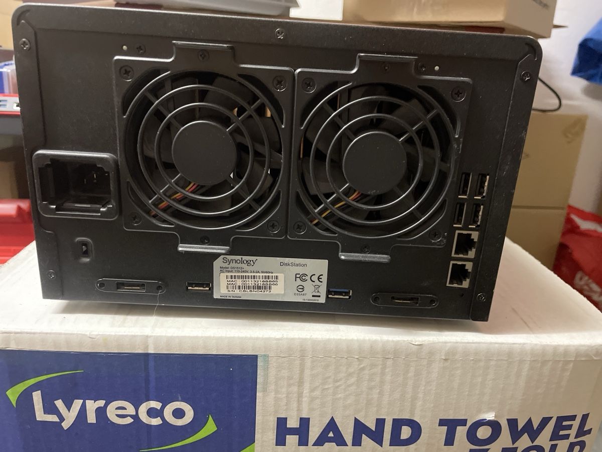 Synology Server: NAS Server Synology DS1512+ ungetestet  – Difettoso da Abtwil SG venduto da Kueng.MultiOutlet 2