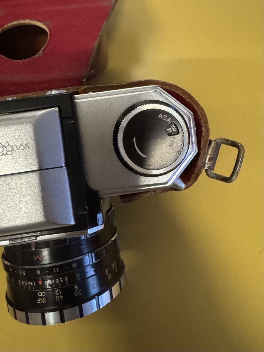 Edixa Fotocamera: Edixa-mat Reflex mit ISCOSTAR 1:2.8/50 Objektiv – Usato da Schlieren venduto da Freundlich02 5