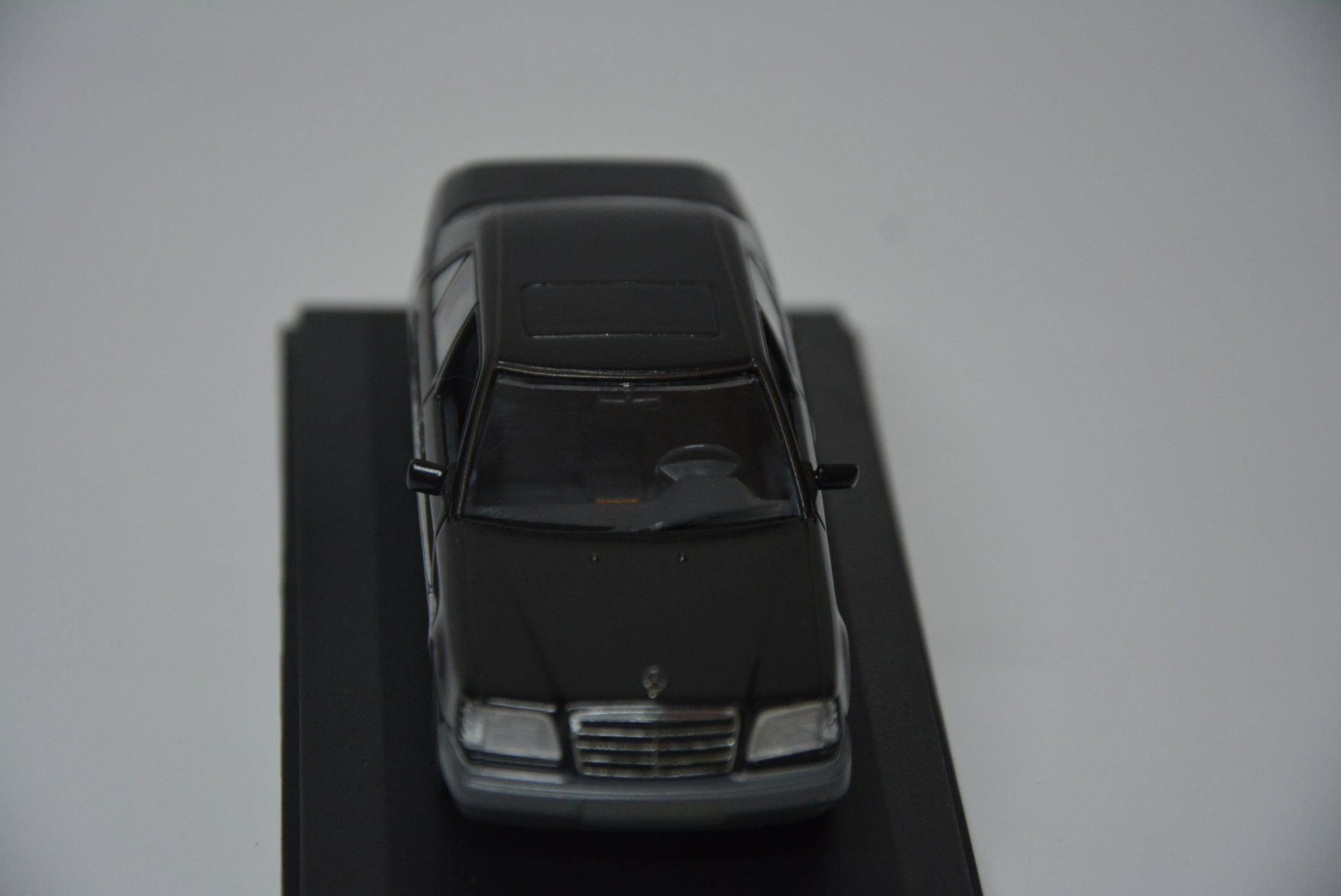 Mercedes-Benz Modellautos: Mercedes-Benz E-Class W124 1993 , 1:43 – Neu und originalverpackt aus Goldach von Feivel9 3