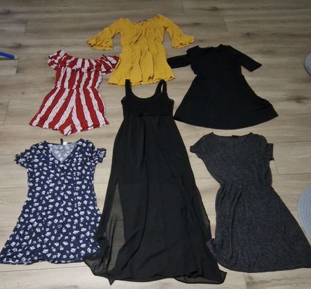 Damen Kleider 6 Stk. Verschiedene Farben und Groessen