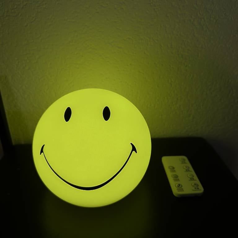 Lampade: Lampe LED Smile batterie rechargeable en USB C – Usato da Vevey venduto da diogodasilva_