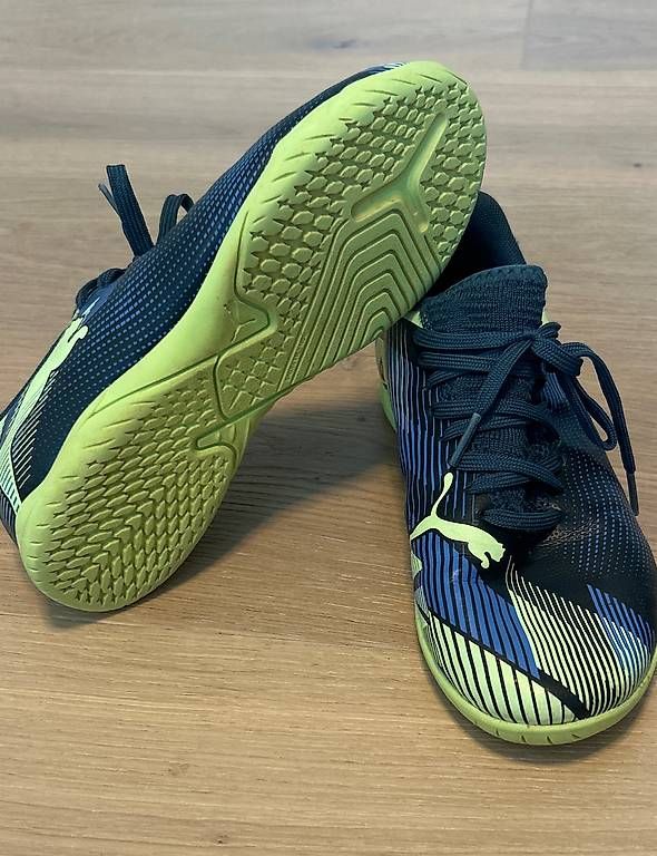 Scarpe per ragazzi: Puma Hallenturnschuhe Gr.34 – Usato da Männedorf venduto da Brunei03 1