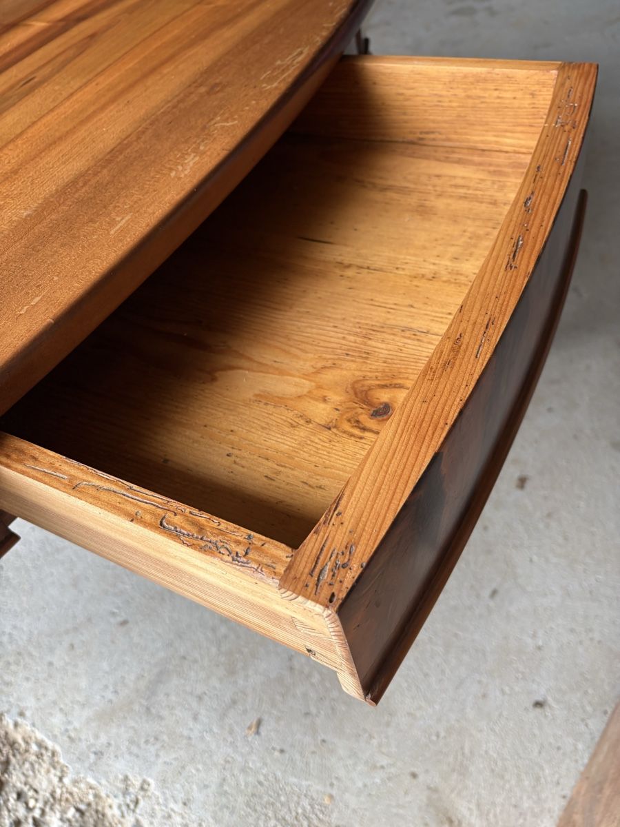 Tables: Ovaler Nussbaum Tisch  – D'occasion à lobsigen par kubada 4