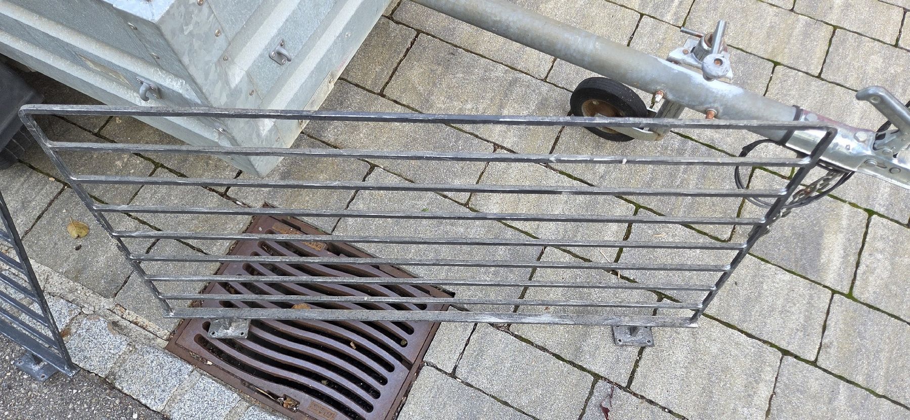 Gitter & Roste: Fenstergitter – Gebraucht aus Wölflinswil von VAG-DRIVER