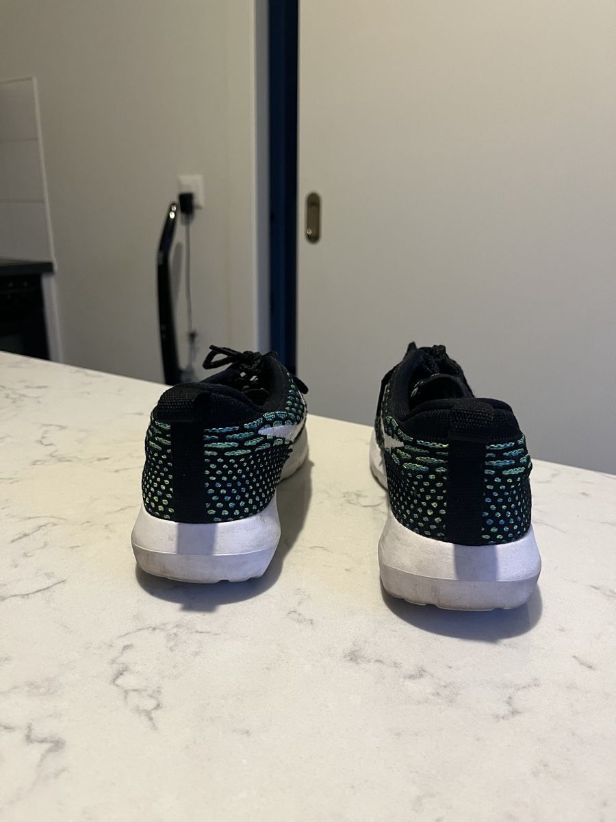 Nike Scarpe da uomo: Nike Roshe Run Flyknit Trainers - Great Condition – Usato da Mies venduto da nic_yk5d 2