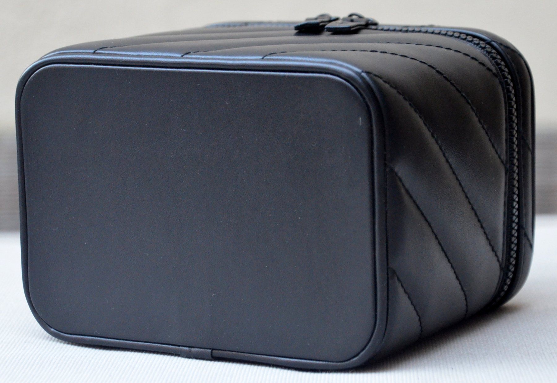 Saint Laurent Custodie per cosmetici: Yves Saint Laurent  Vanity case – Usato da Collonges venduto da Auganien 6