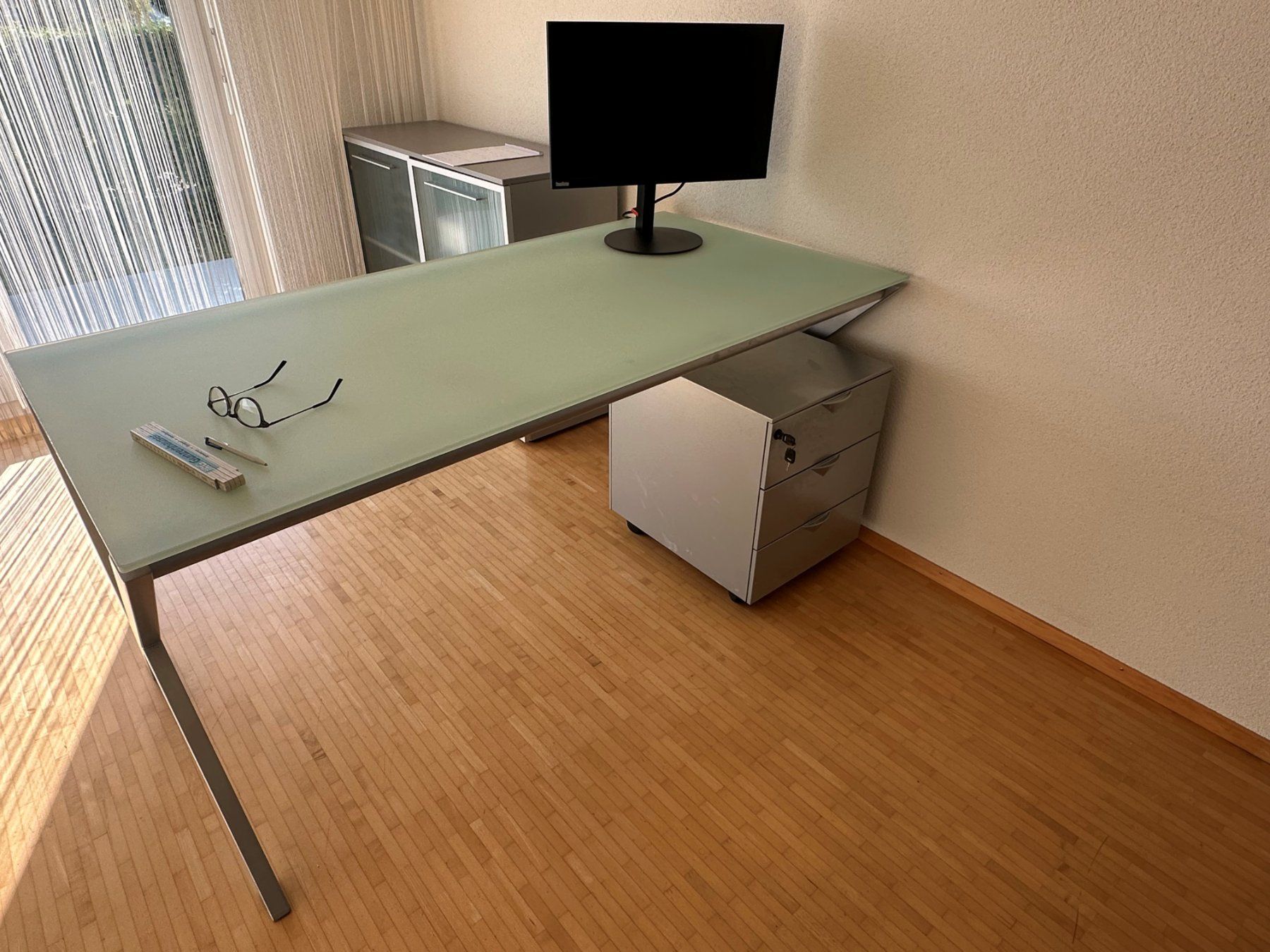 Scrivanie: Glasstisch Büro – Usato da Adligenswil venduto da hug_mm9z