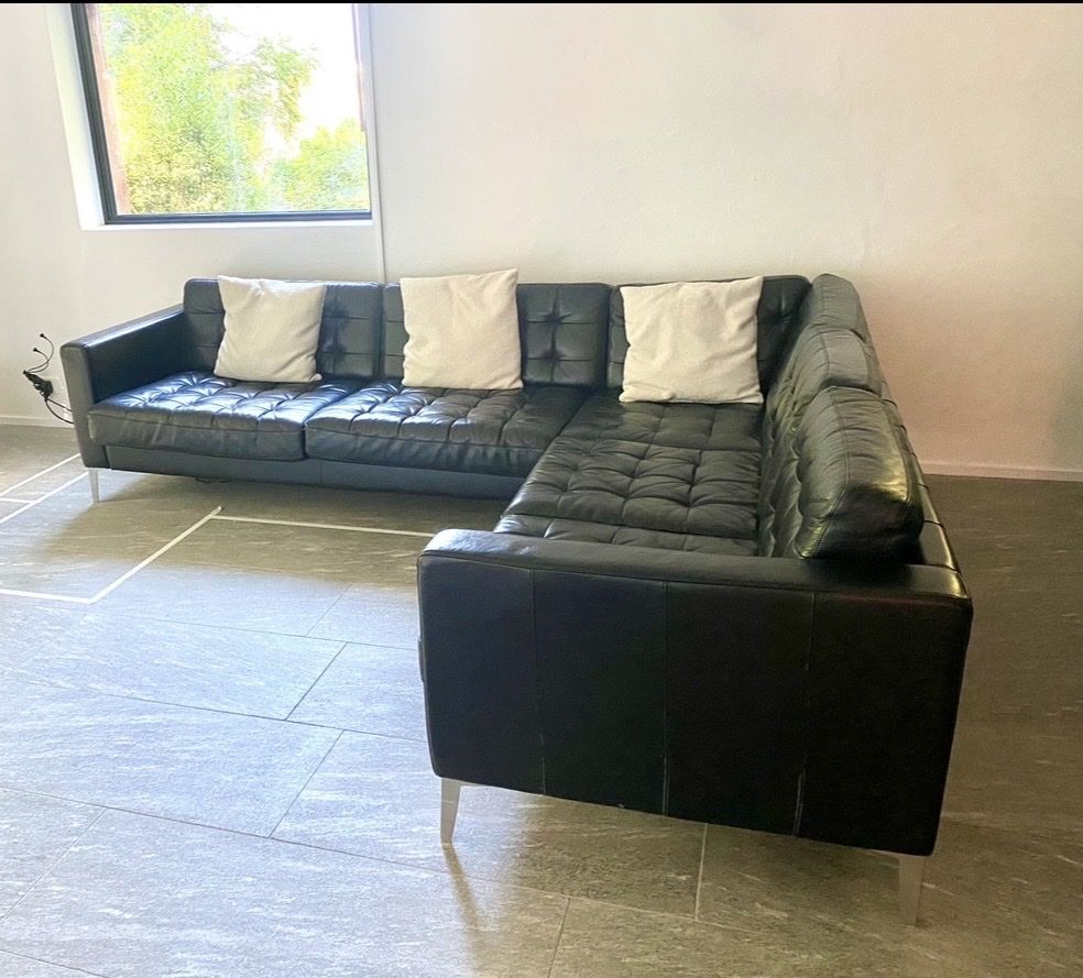 Sofas: Divano nero  – D'occasion à Davesco-Soragno par Chichijango
