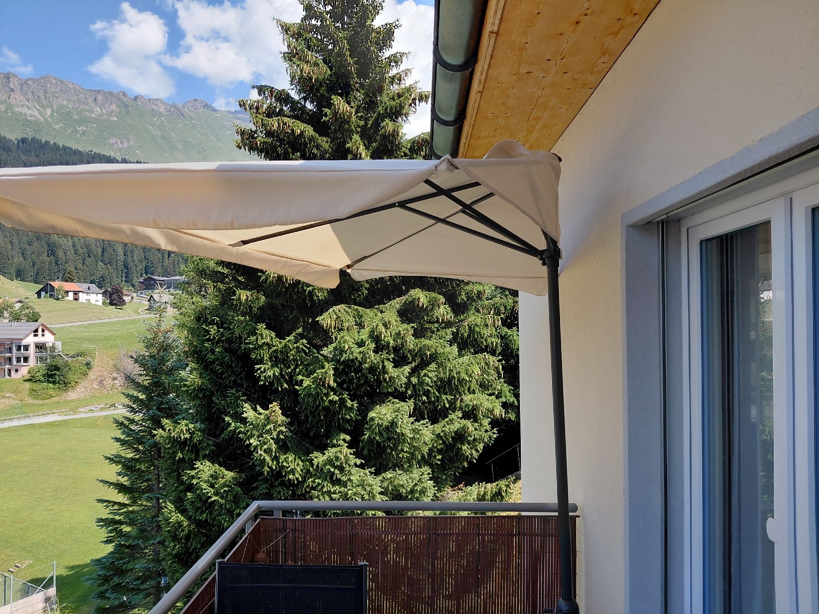 Ombrelloni: Halbrund Sonnenschirm beige 160 cm Durchmesser – Usato da Oberwil-Lieli venduto da and_c7yn 1