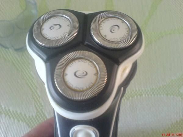 Philips Rasierapparate & Rasierklingen: PHILIPS schwarz/weisser CHARGE Rasierap. – Gebraucht aus Oftringen von andrax 1