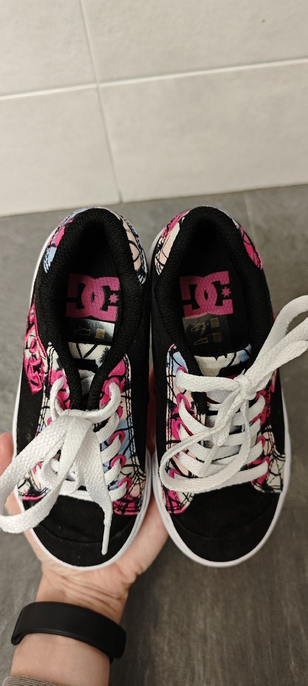 DC shoes Scarpe per ragazze: DC Kinderschuhe Mädchen schwarz-pink Gr. 29 – Usato da Visp venduto da Heilil 1