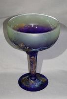 Grosser Prunkpokal blau-violett irisierend