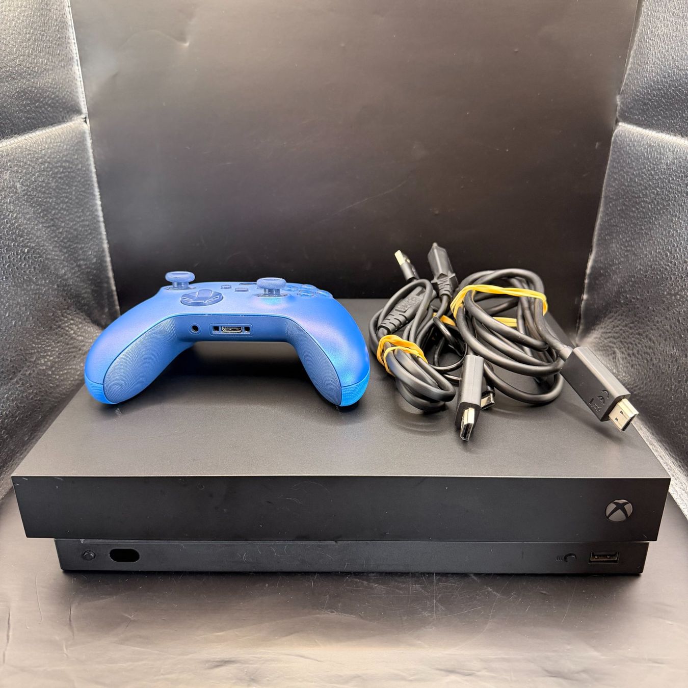Microsoft Console: Microsoft Xbox One X 1TB Konsole Schwarz – Usato da Düdingen venduto da Nerdworld