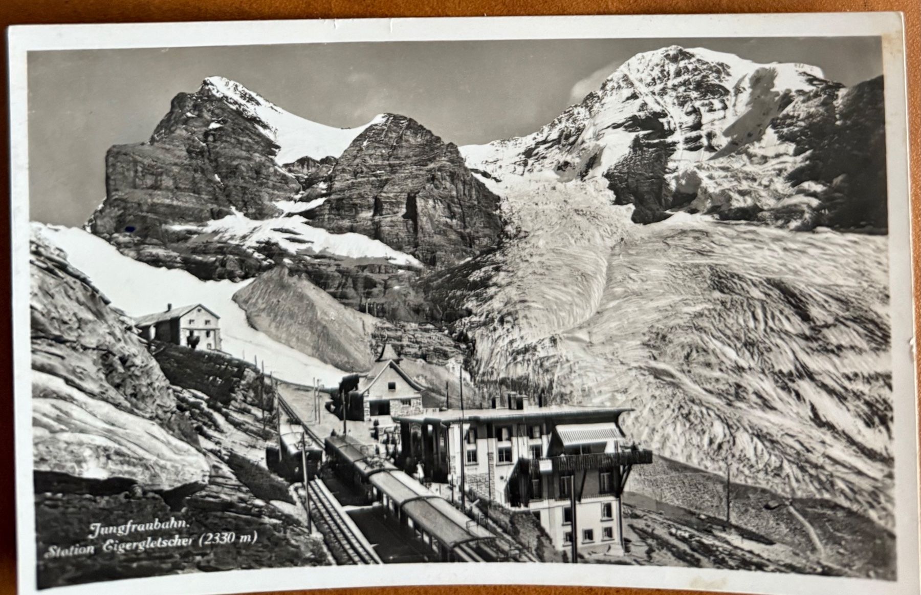 Cartoline postali: Jungfraubahn - Station Eigergletscher 1933 – Usato da Lutry venduto da Ediego