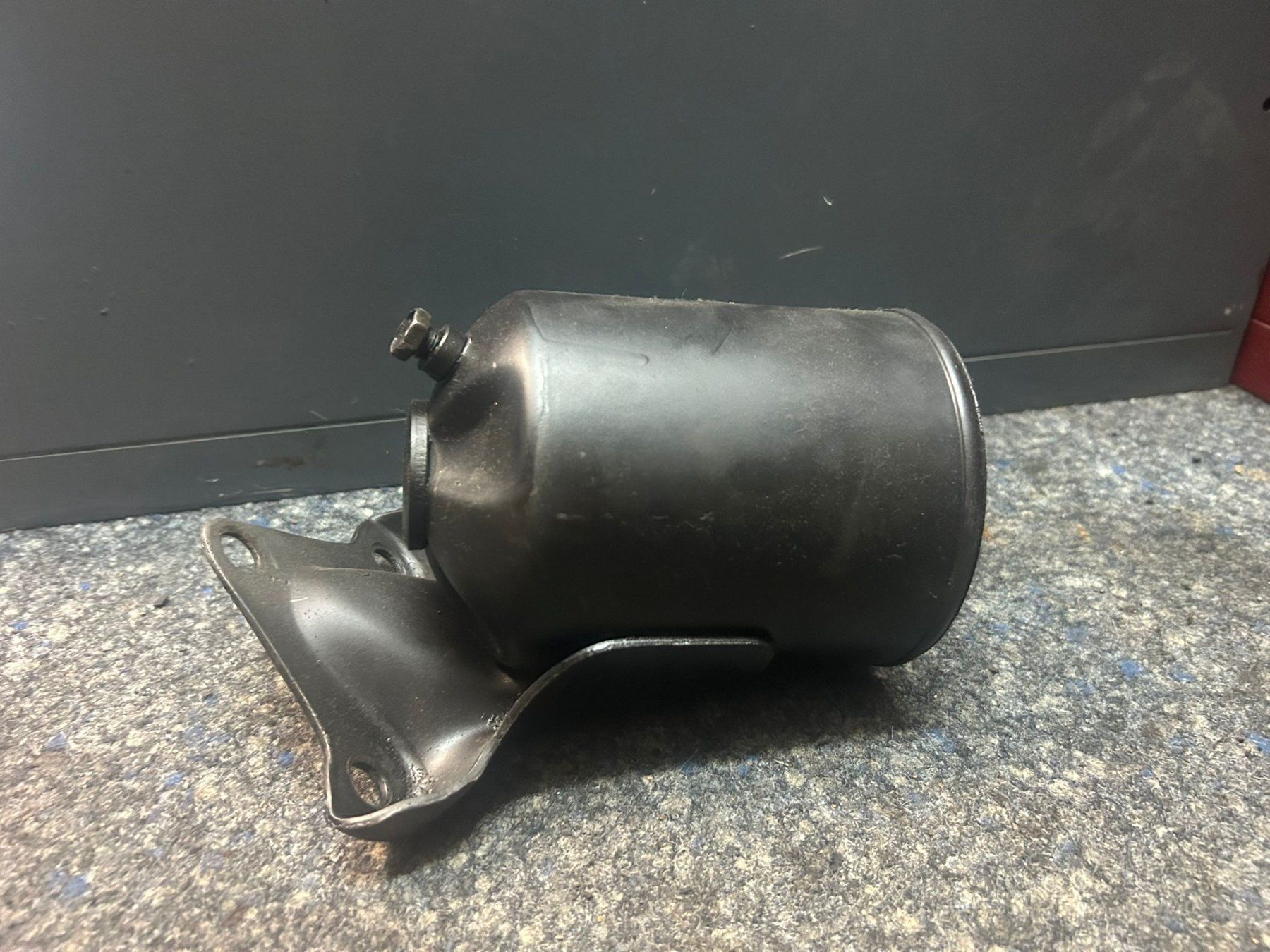 Ford Tutti pezzi di ricambio auto: Occ. Ölfilter Gehäuse Ford V8 Flathead – Usato da Niederdorf venduto da St170