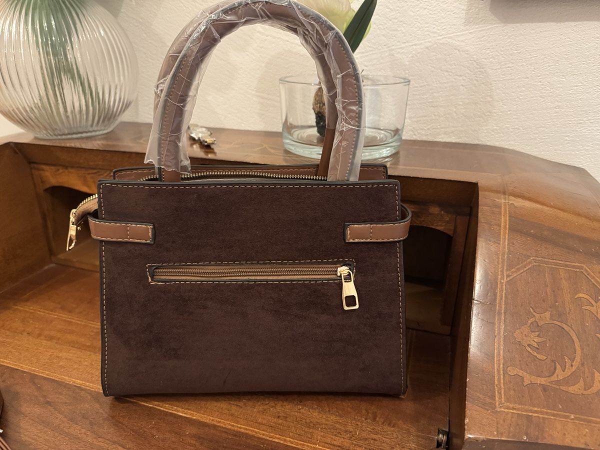 Taschen für Damen: Elegante Handtasche (neu) – Neu und originalverpackt aus Lachen SZ von artbyblondangel 6