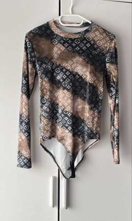 Damen Body mit Muster braun schwarz guter Zustand