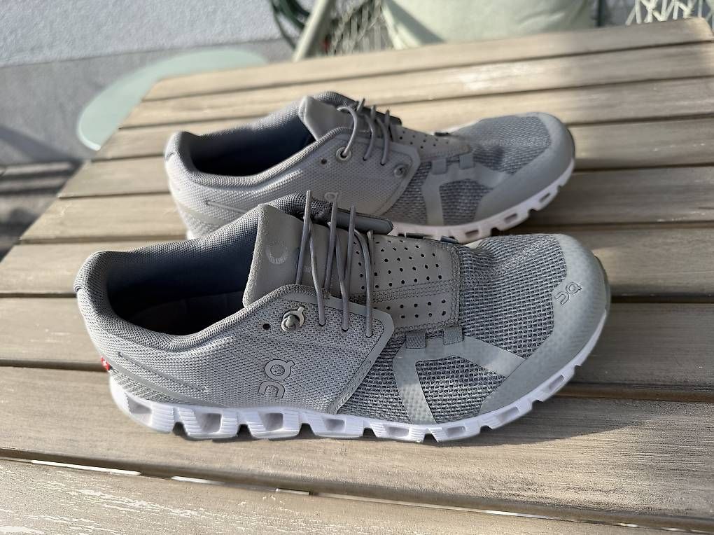 Chaussures femmes: On Cloud 5 Damen, Grösse 39, grau – D'occasion à Bubendorf par cherry86 1
