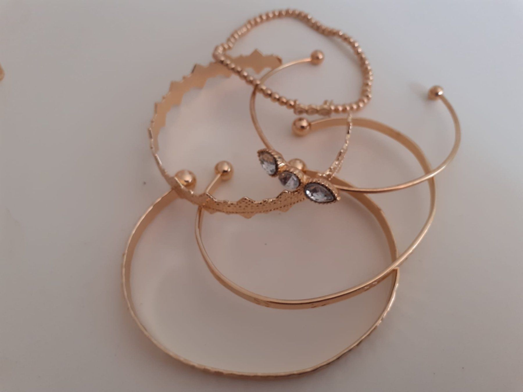 Bracciali & Braccialetti: 4 Armbänder – Nuovo e nell'imballaggio originale da Stansstad venduto da kam_5wgj 1