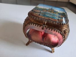 Ancienne BOÎTE À BIJOUX. LAITON et VERRE BISEAUTÉ.  GENÈVE