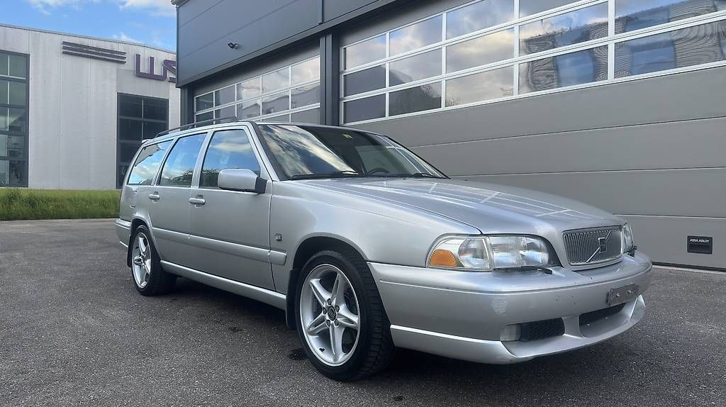 Automobili: Volvo V70 T-5 R AWD – Usato da Niederbipp venduto da c.zgraggen