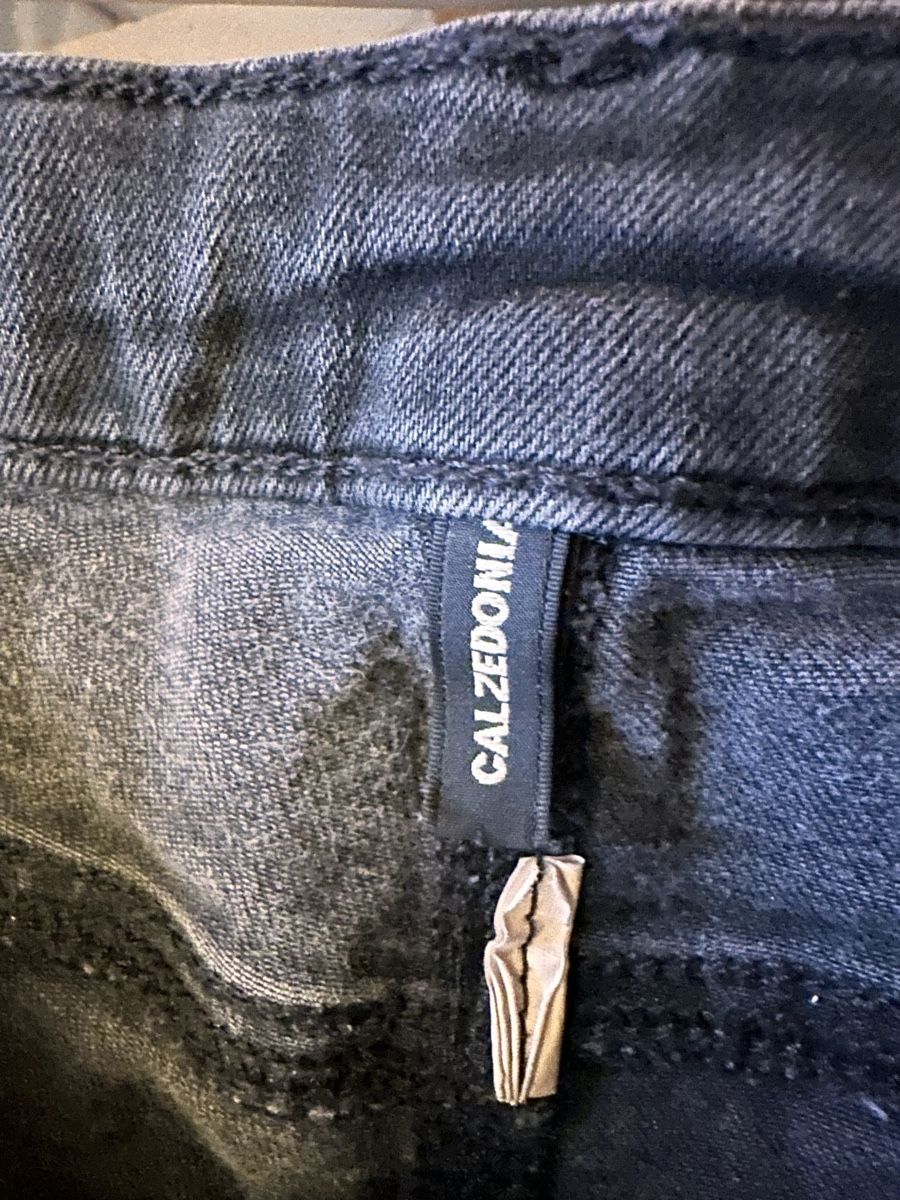 Calzedonia Jeans: Schwarze Jeans mit ausgefransten Beinen – Usato da Zürich venduto da BettinaMarie2308 2