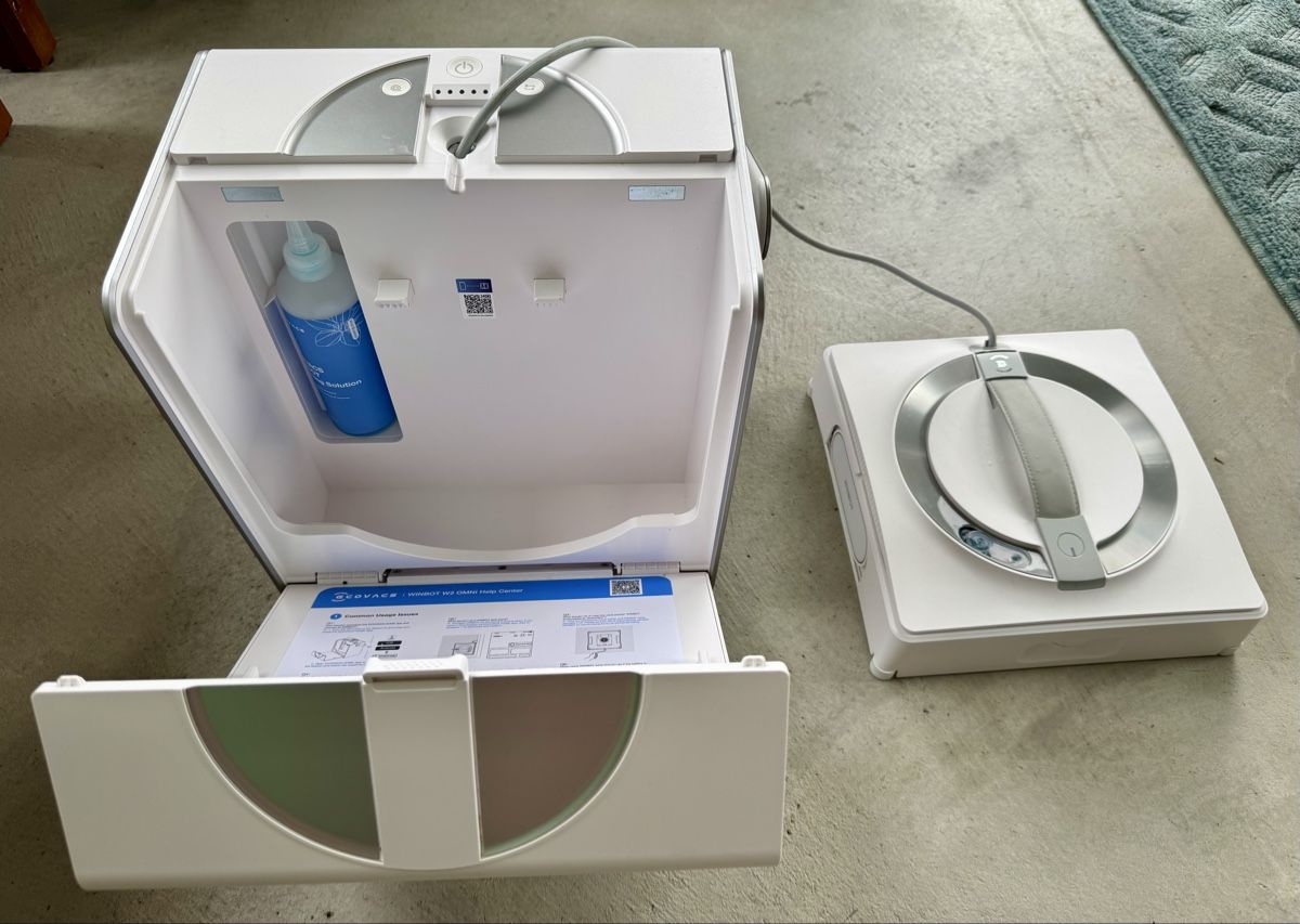 Ecovacs Altro per la casa: Ecovacs Winbot W2 Omni – Usato da Winterthur venduto da CaesarCyrill 1