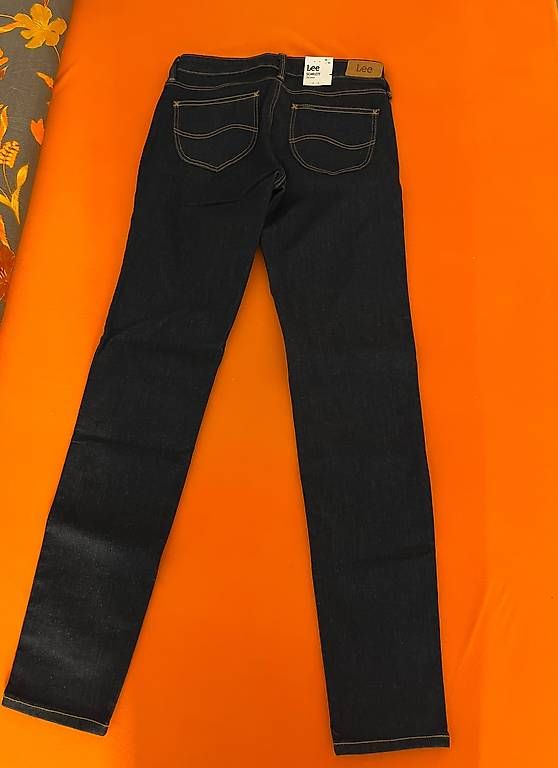 Jeans: Vends Jeans Femme – Usato da Crans VS venduto da cei_qws7 2