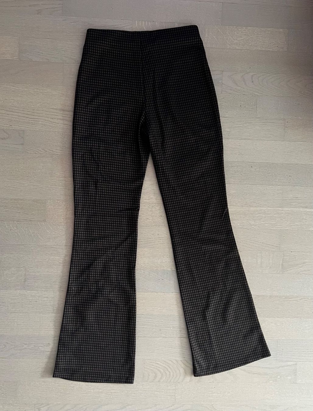Mango Pantaloni: Bootcut Hose – Usato da Lenzburg venduto da impulsive-buyer 1