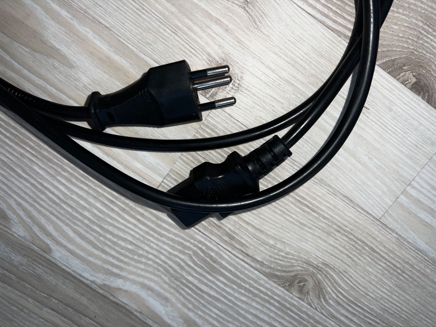 Kabel: Stromkabel Netzteil Stromkabelset Stecker verschiedene Kabel – Gebraucht aus St. gallen von Weltaristokrat 3