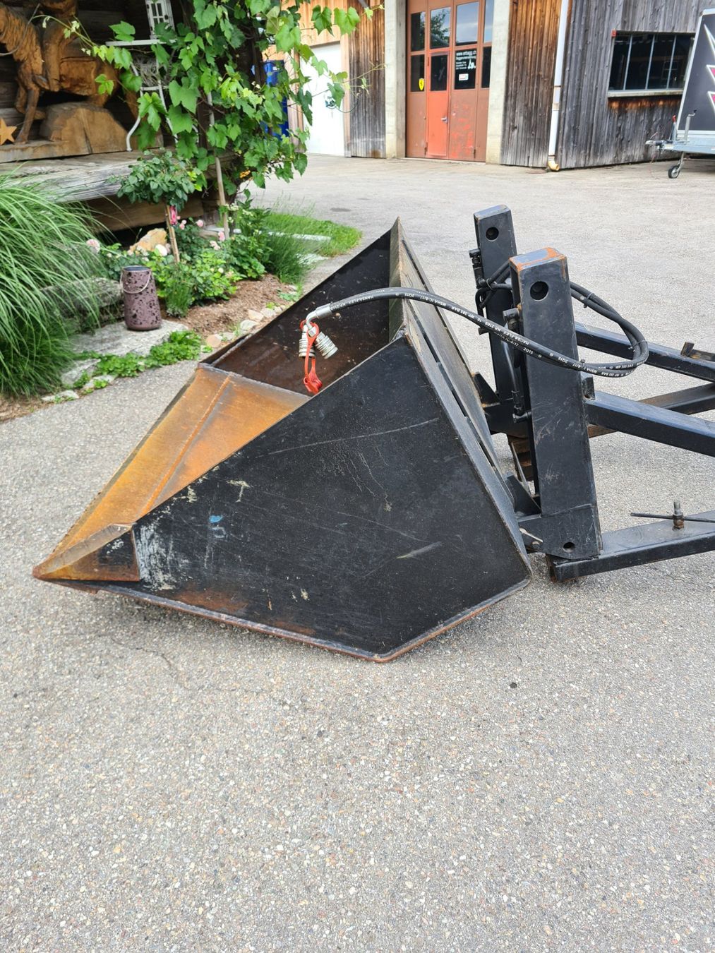 Carrelli elevatori e a forche: Schaufel für Stapler hydraulisch – Usato da Grünenmatt venduto da holzskulptur