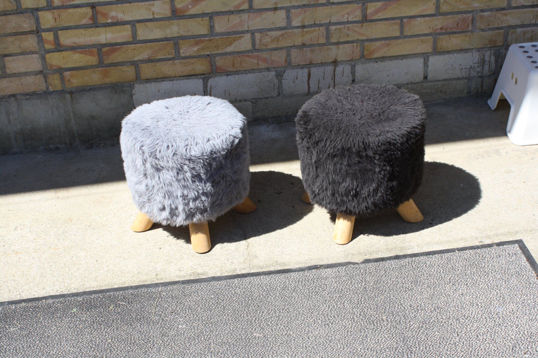Sgabelli: 2 HOCKER PLÜSCHHOCKER – Usato da Wauwil venduto da Pneuedy 3
