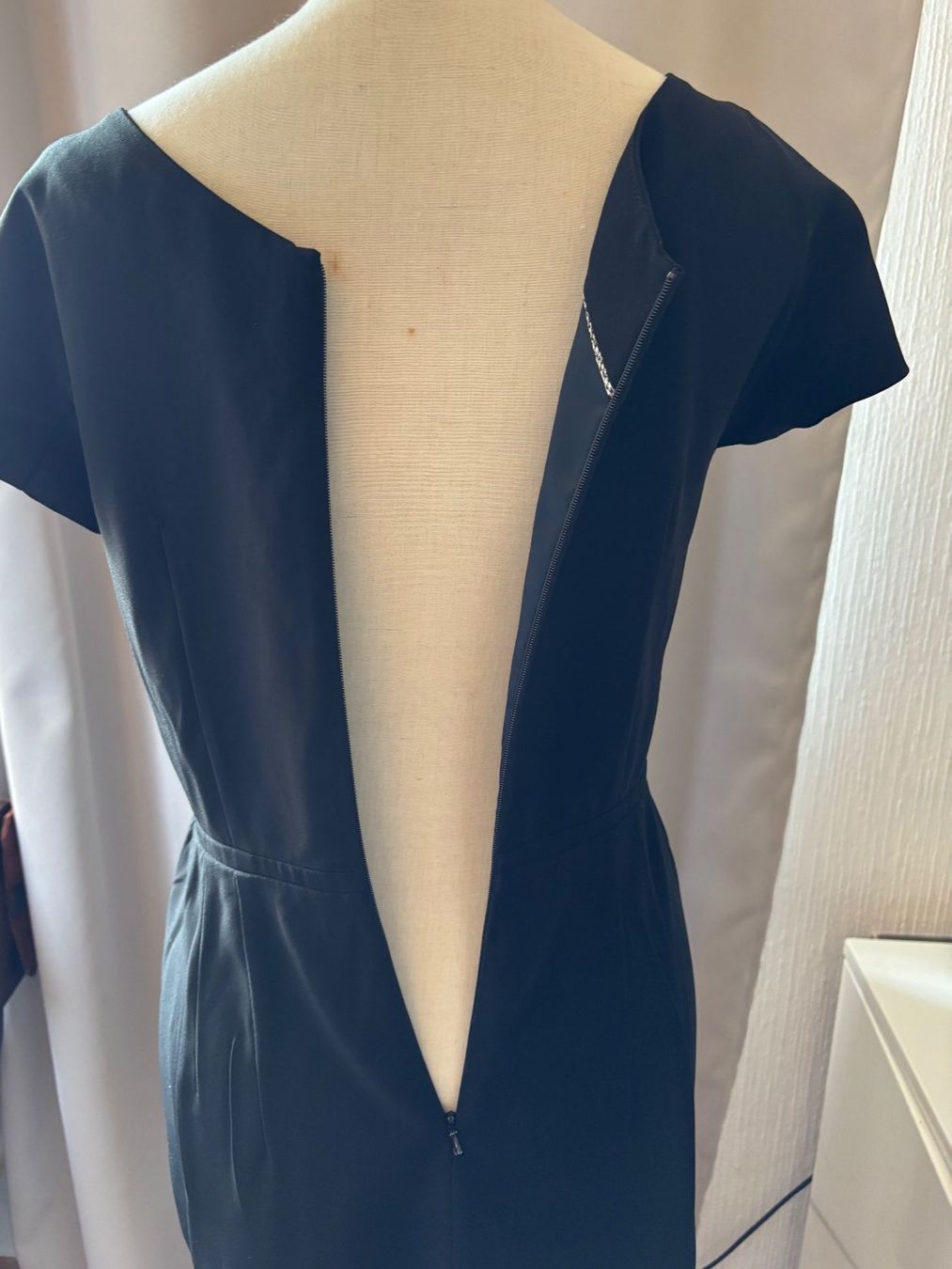 Max Mara Kleider: Robe noire WEEKEND MAX MARA manches courtes taille 36 – Gebraucht aus Peseux von Cresus27 2
