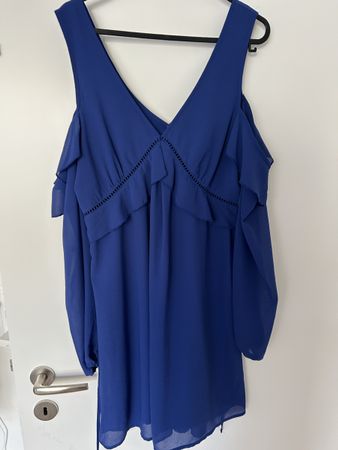Blouse royal blue size S volants décolleté V épaule dénudée