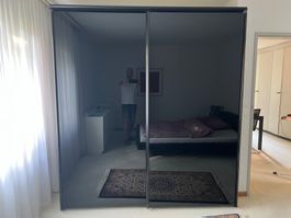 Hochwertiger Kleiderschrank – Schwarz Hochglanz – Schiebetür