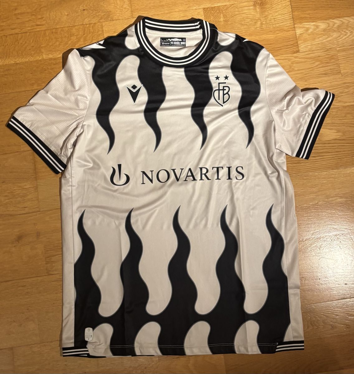 Canottiere & Pantaloni: FC Basel Otele Trikot 2024/2025 – Nuovo (secondo la descrizione) da Basel venduto da kleinerprinz 1